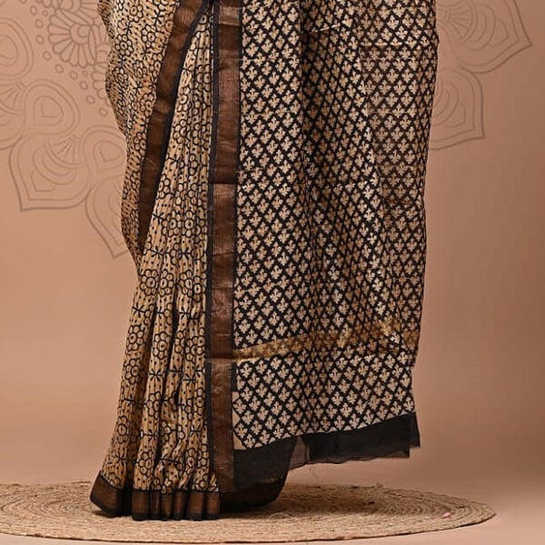 Beige and Black Floral Maheshwari Silk Hand Block Print Saree - Image 3